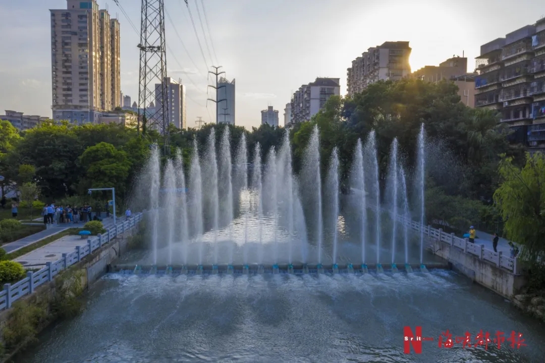 钢坝闸门