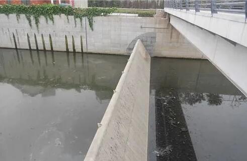 钢坝闸门